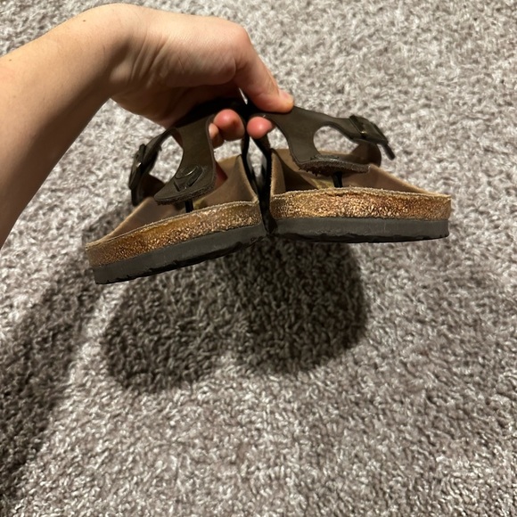 Birkenstock Gizeh Oiled Leather Olive color Sandals , size 36 EU , 5-5.5 US - Picture 7 of 12